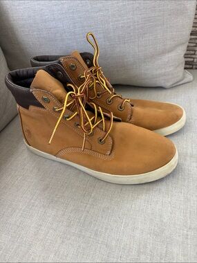 Timberland Women’s Tan and Dark Brown Lace-Up Boots